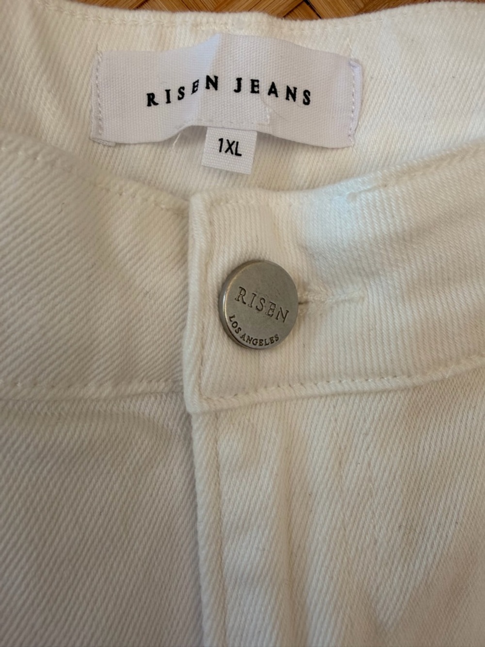 WOMEN’s WHITE DISTRESSED RISEN DENIM JEANS 1XL WIDE LEG FLATTERING HIGH RISE NWT - Picture 8 of 13